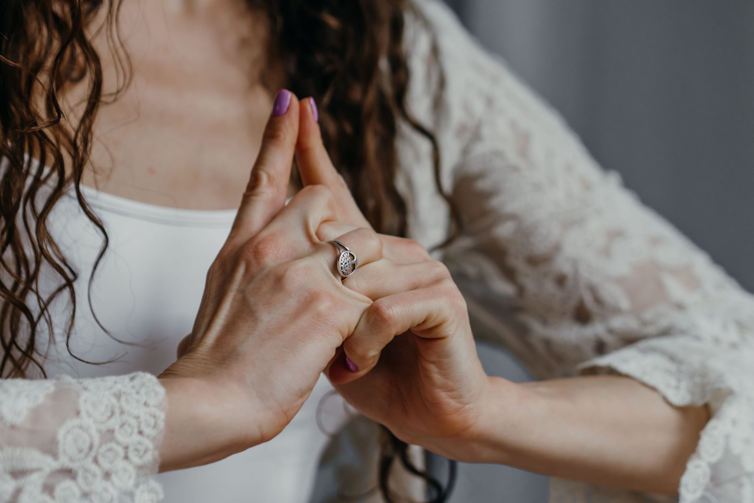 Gros plan mains agni mudra meditation relaxation